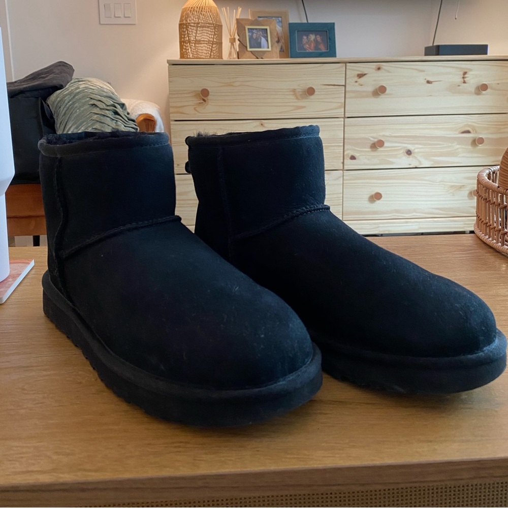 Ugg Classic Mini II Black Never Been Worn Size 8